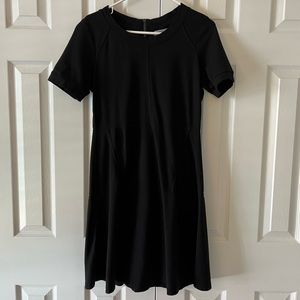Athleta En Route Skater Dress Women's Size Medium Petite Black Short Sleeve‎